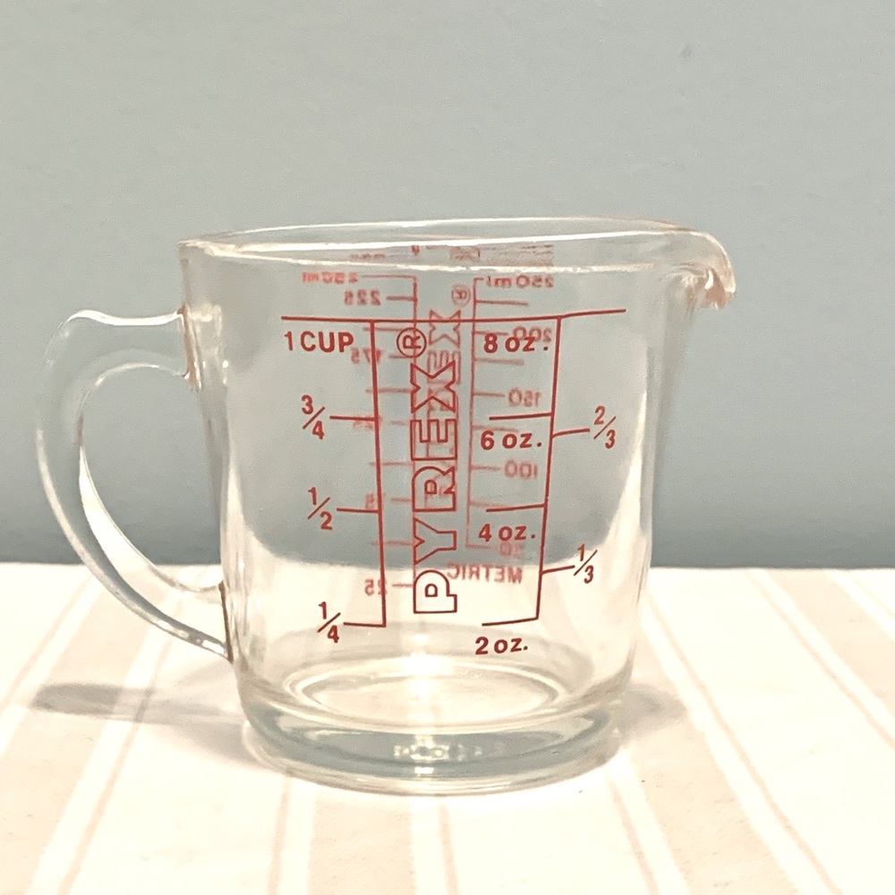 Antique Pyrex Measuring Cup 1975/1982